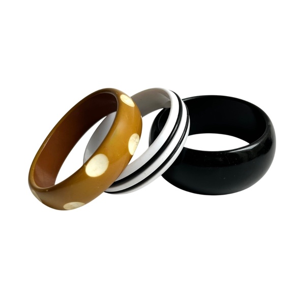 A Dozen Lucite, Plastic, & Celluloid  Bangle Bracelets, Cuffs, Stretchies - Picture 4 of 14